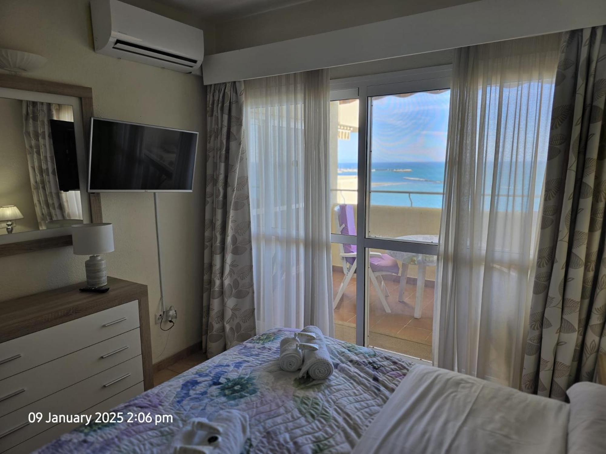 Benal Beach Apartments Малага Экстерьер фото