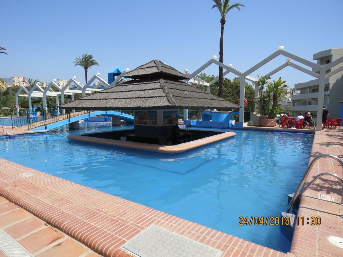 Benal Beach Apartments Малага Экстерьер фото