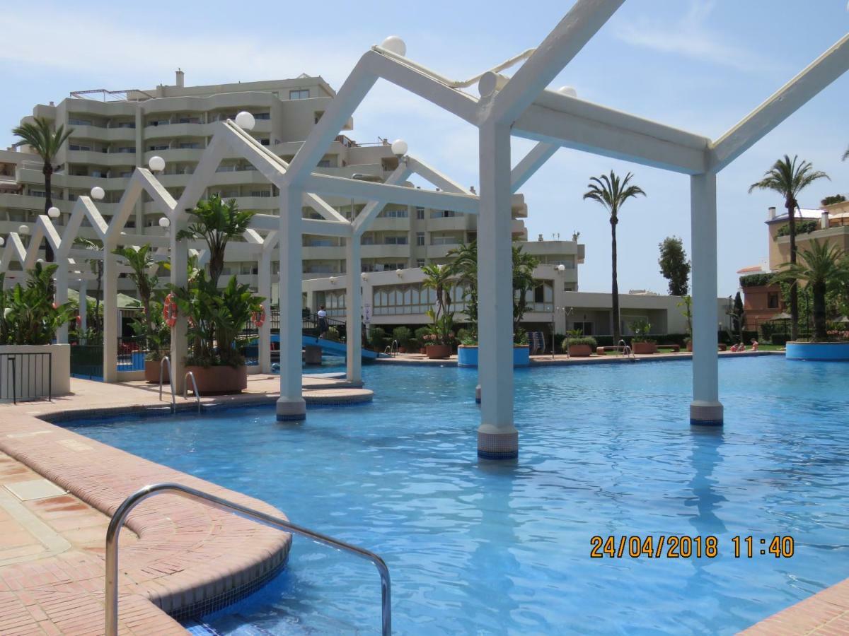 Benal Beach Apartments Малага Экстерьер фото